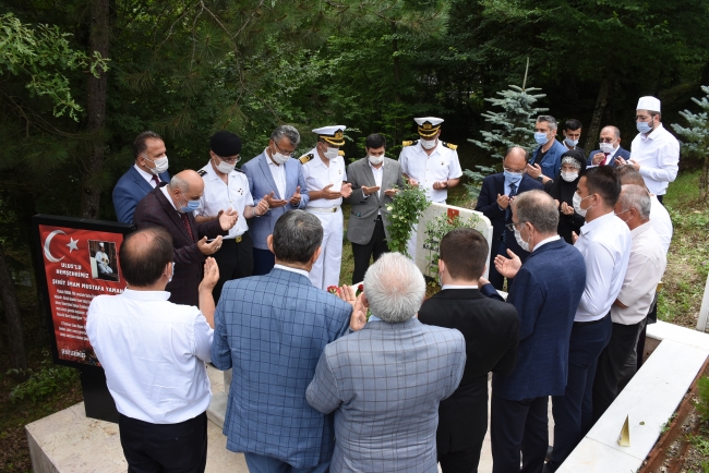 15 Temmuz şehitleri mezarları başında anıldı